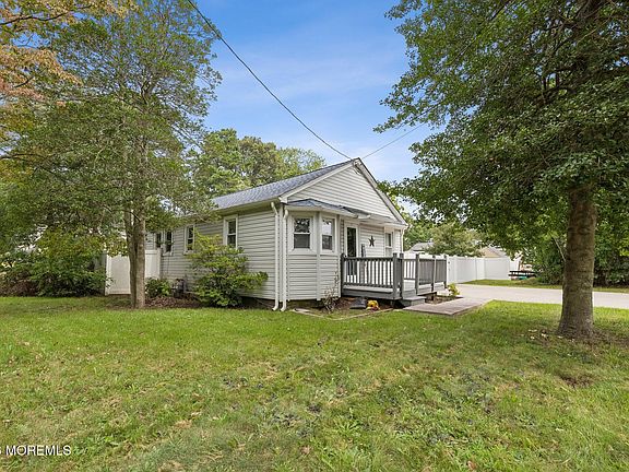 2nd image of 1404 Earie Way