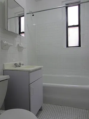Rented by Link NY Realty | media 3