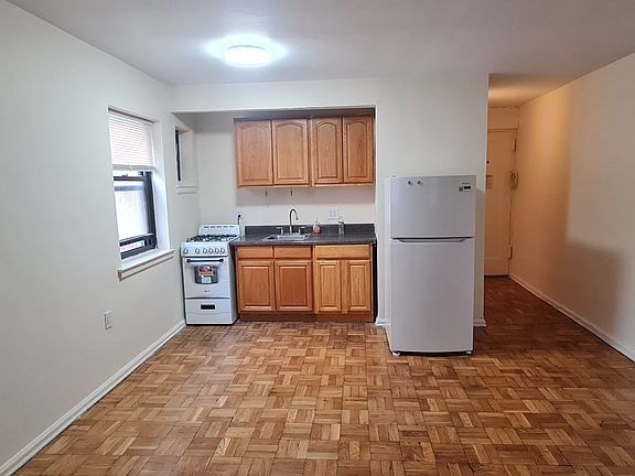 4th image of 83-35 139th St #1