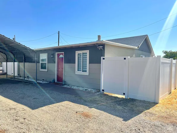 898 SE 3rd St, Ontario, OR 97914