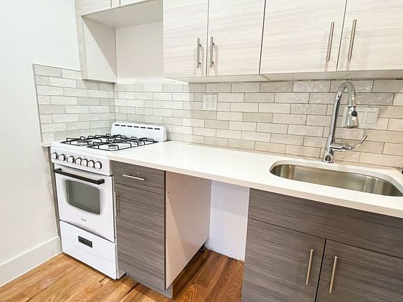 4th image of 172 Vernon Ave #4F