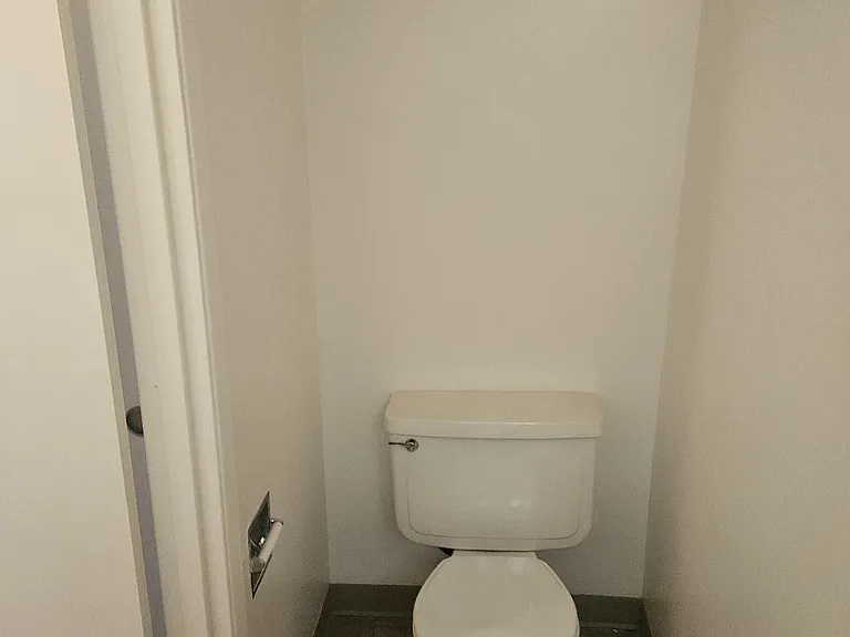 townhouse 1/2 bath