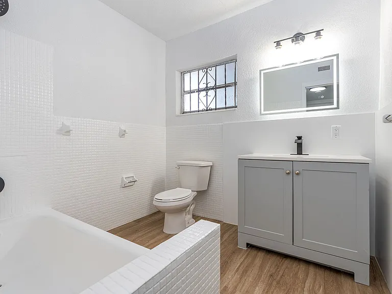 34-web-or-mls-LakeShore_Presidential_DSC7094
