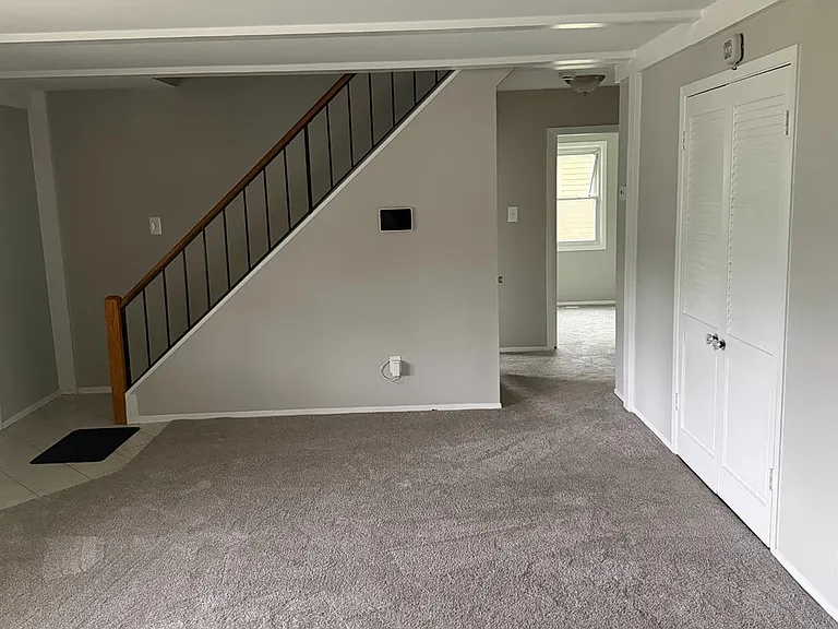 111 Edge Ln — Photo 2