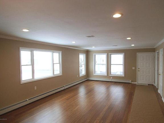 5th image of 23 Roxton Pl