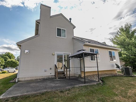 2nd image of 6666 Laurel Ln