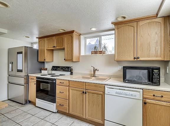 2nd image of 275 E Downington Ave #B