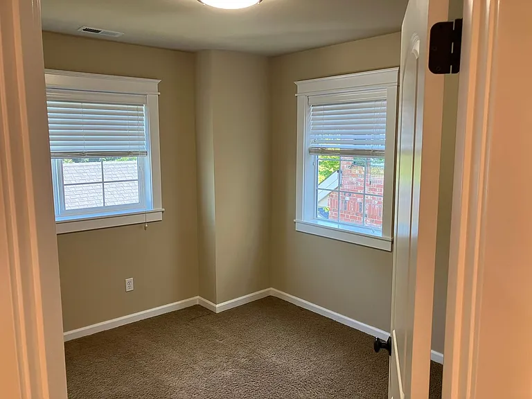 2612 NE Park Dr — Photo 13