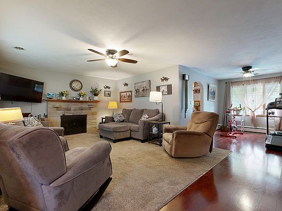 3rd image of 91 Hillcrest St