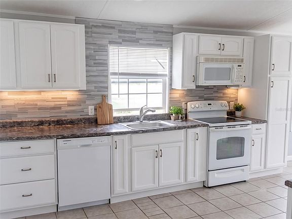 4th image of 3296 Lake Buffum Rd W