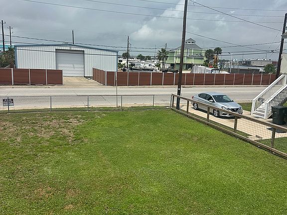 3rd image of 6325 Heards Ln