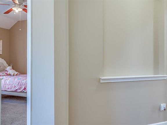 3rd image of 804 Charlemont Ln