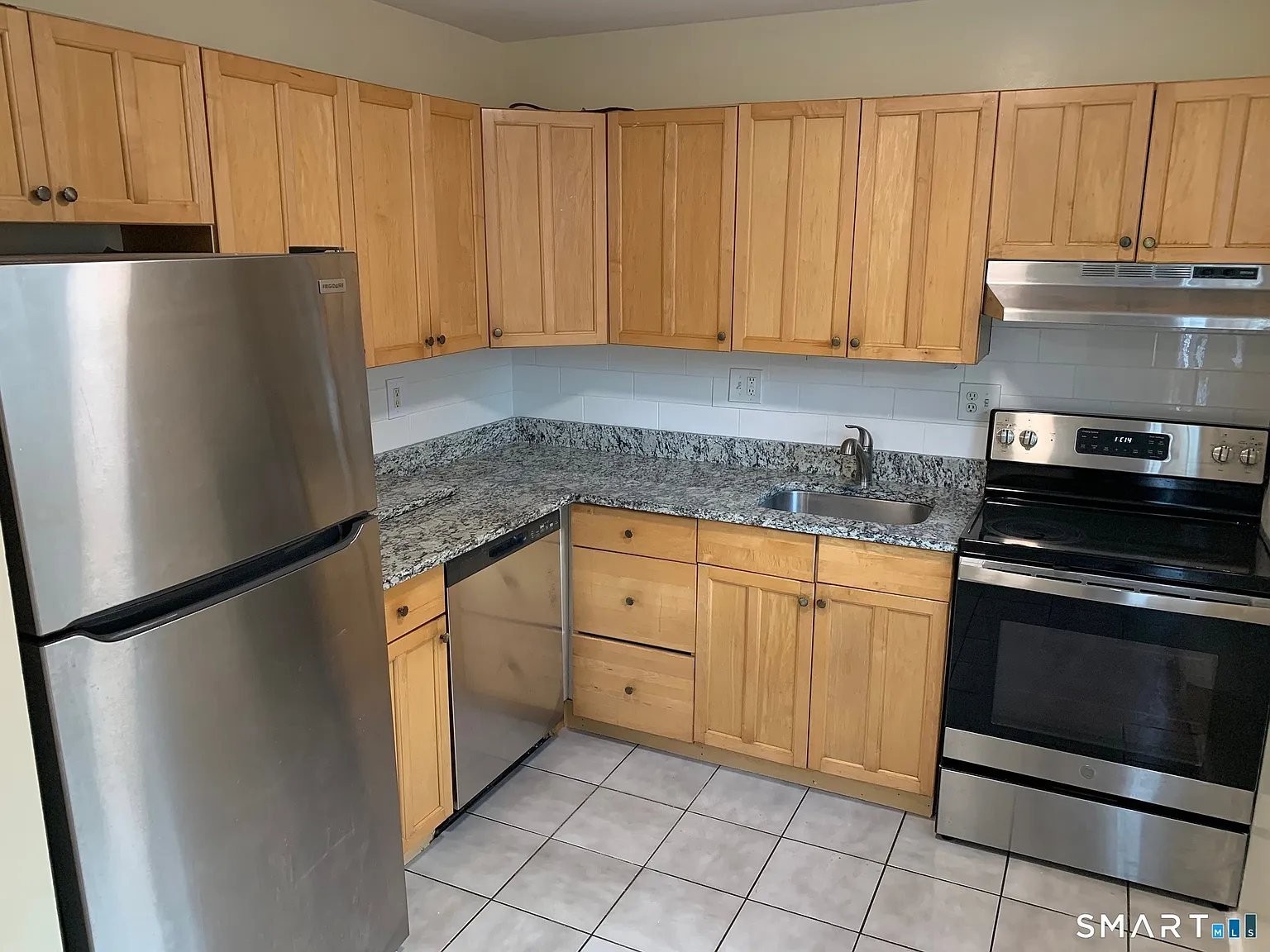 3 bed, 1.5 bath, 2500 sqft, $2,700 — Photo 3
