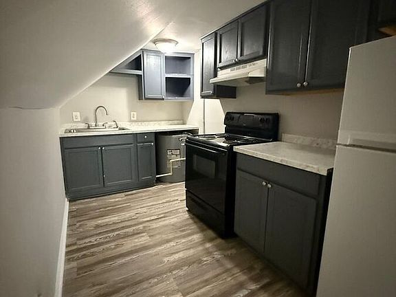 3rd image of 734 N Broadway Unit 4