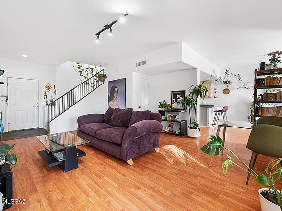 3rd image of 2081 W Cadbury Ct