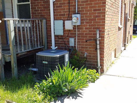 3rd image of 4482 Syracuse St