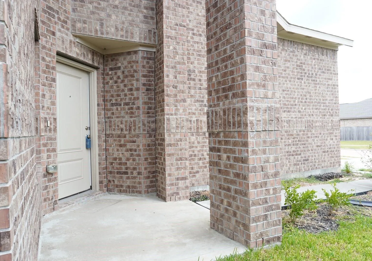 4 bed, 2.5 bath, 1880 sqft, $2,000 — Photo 4