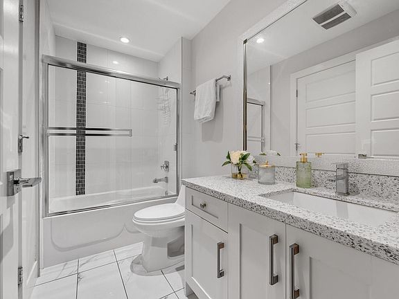 5th image of 6739 Humphries Ave #Basement