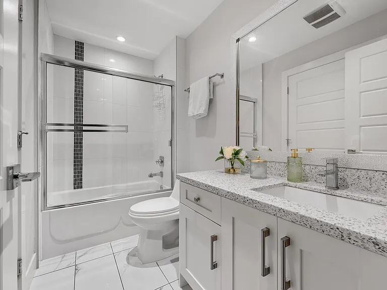 6739 Humphries Ave #BASEMENT — Photo 5