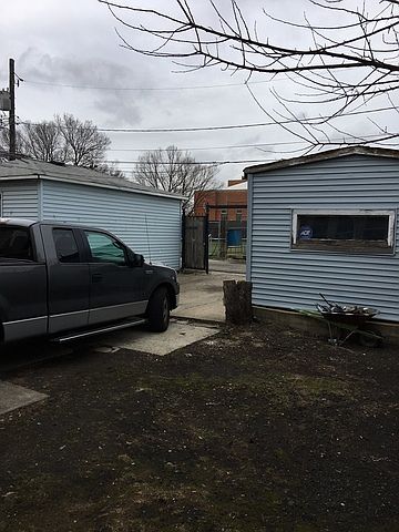 2nd image of 3840 W Wabansia Ave