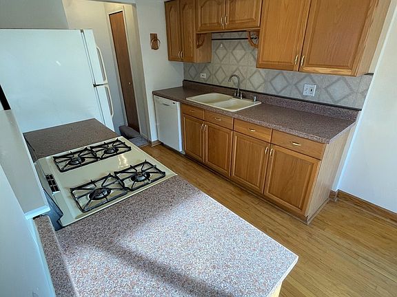 5th image of 8 Fernwood Dr #C