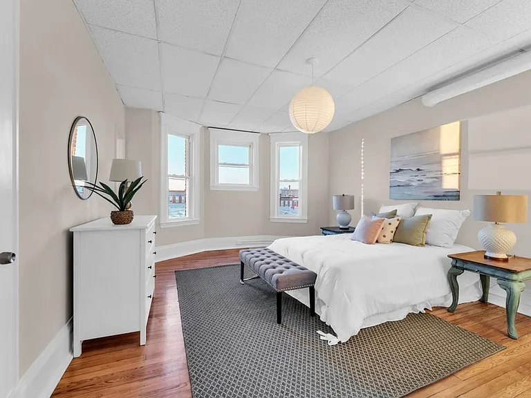 The Woodrow at 300 E 30th Street — Photo 18