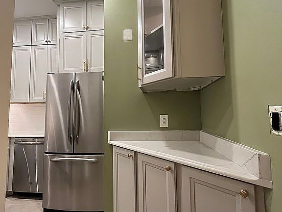 5th image of 1110 Clinton St APT 5