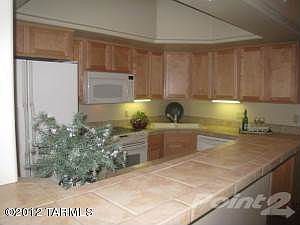 Kitchen W/Breakfast Bar