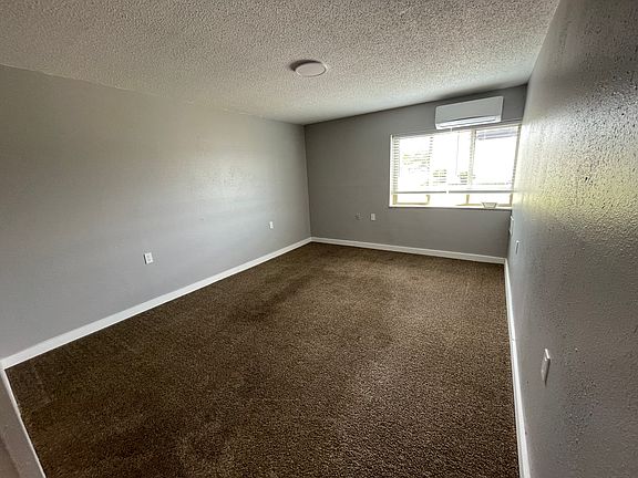 5th image of 2049 Greenwood Dr #204