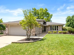 10S520 Havens Dr, Downers Grove, IL 60516