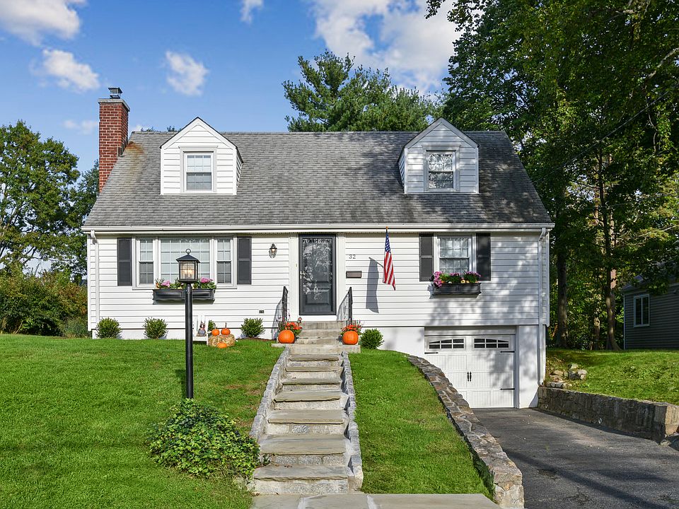 1st image of 32 Tower Hill Dr