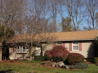 40 Redwood Dr, Agawam, MA 01001