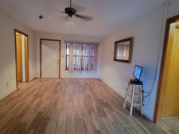 4th image of 2304 Wisteria Dr