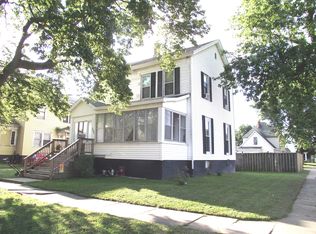 302 W 4th St, Beardstown, IL 62618