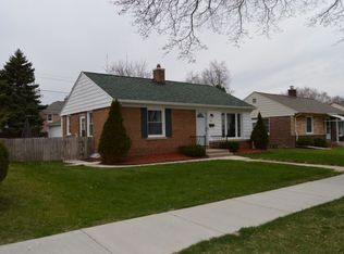 4919 N Iroquois Ave, Glendale, WI 53217