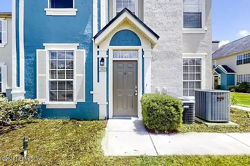 13703 Richmond Park Dr N Photo 1