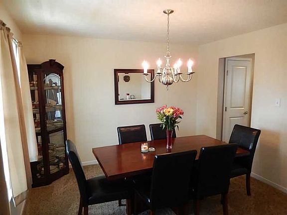 4th image of 814 Christina Ct