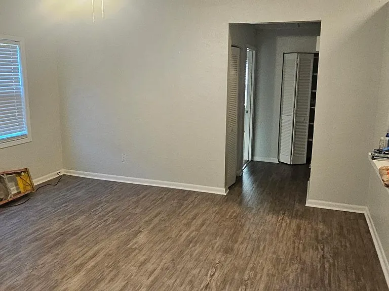 409 Greenlake Dr — Photo 2