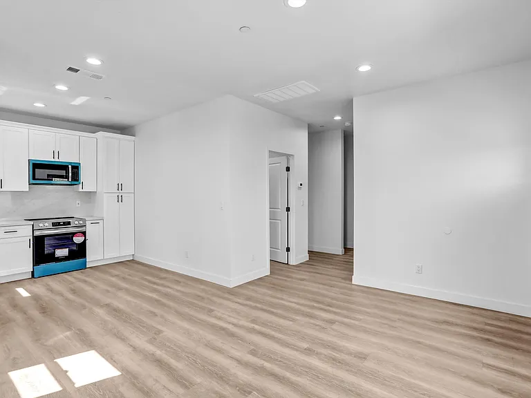 4437 Phelan Ave #B — Photo 7
