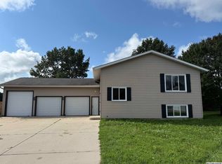 723 S Monroe Ct, Mason City, IA 50401