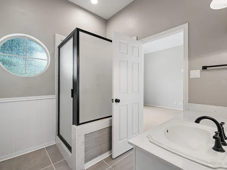118 Hillsborough Dr W — Photo 19