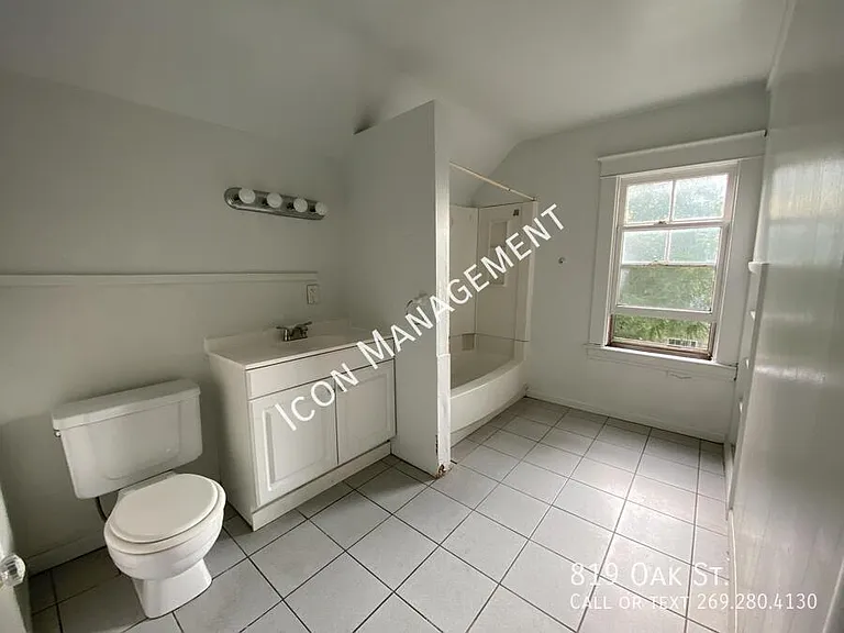 819 Oak St — Photo 10