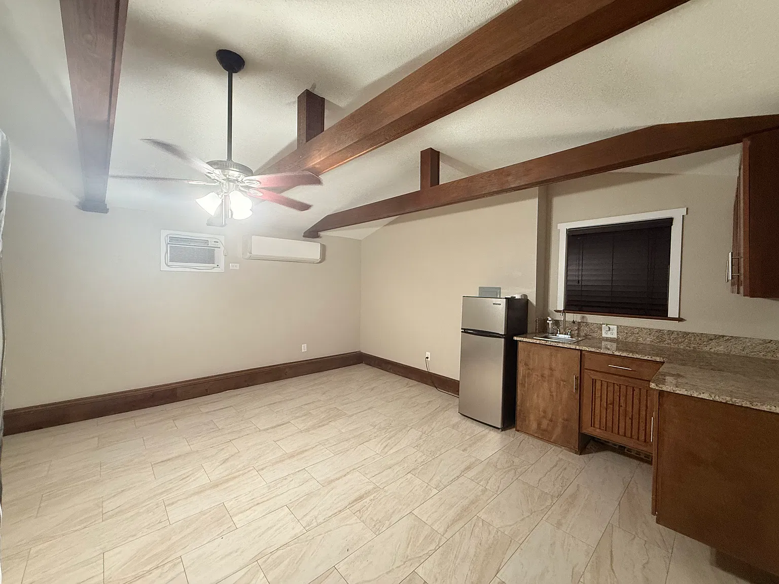 5015 N Suwanee Ave — Photo 3