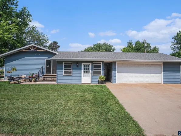 300 W 3rd St, Tea, SD 57064