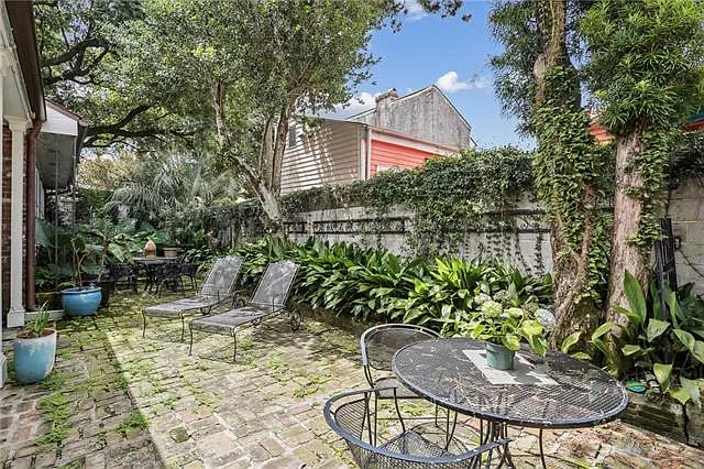 1122 Dauphine St — Photo 15