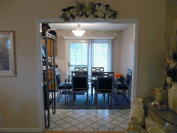 5th image of 228 Lake Hillcrest Dr