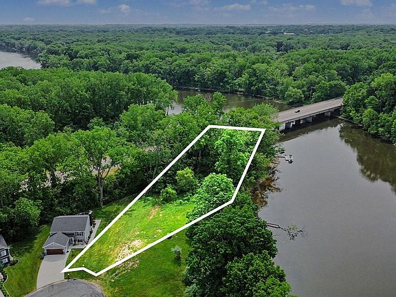 2nd image of 673 S Cygnet Lake Dr