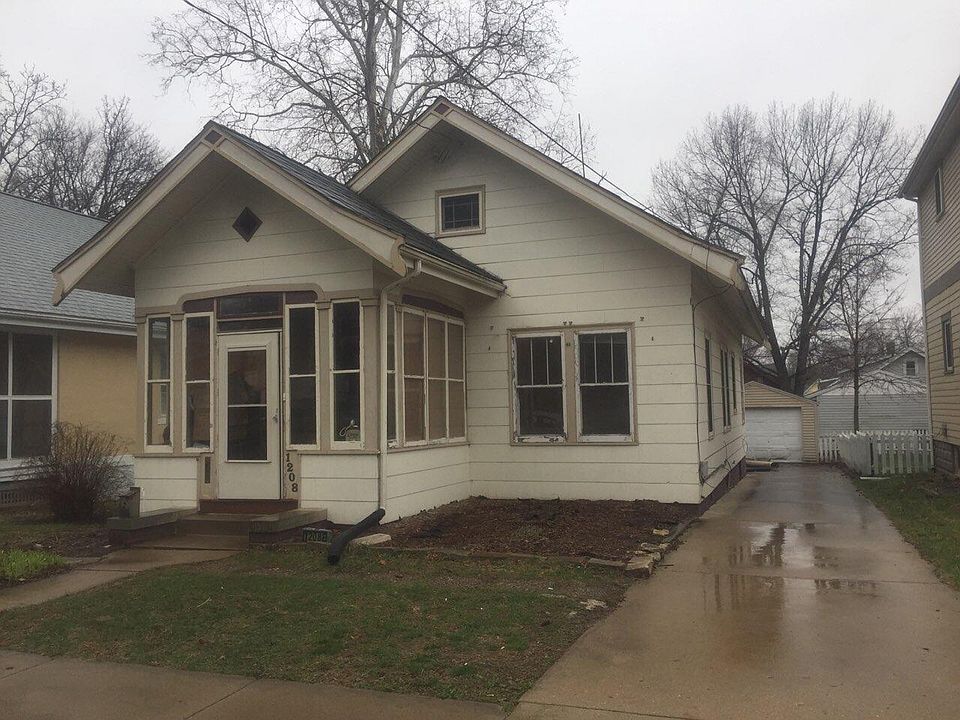 2nd image of 1208 E Willcox Ave