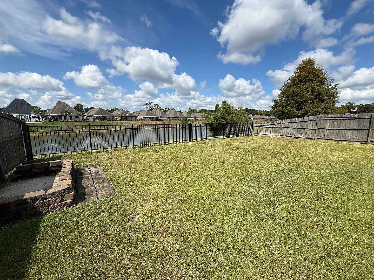 3BD 2BA Waterfront Home — Photo 4