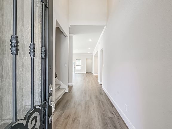 5th image of 7514 Great Falls Ln